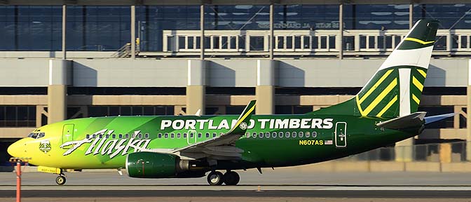 Alaska Boeing 737-790 N607AS Portland Timbers, Phoenix Sky Harbor, December 27, 2015